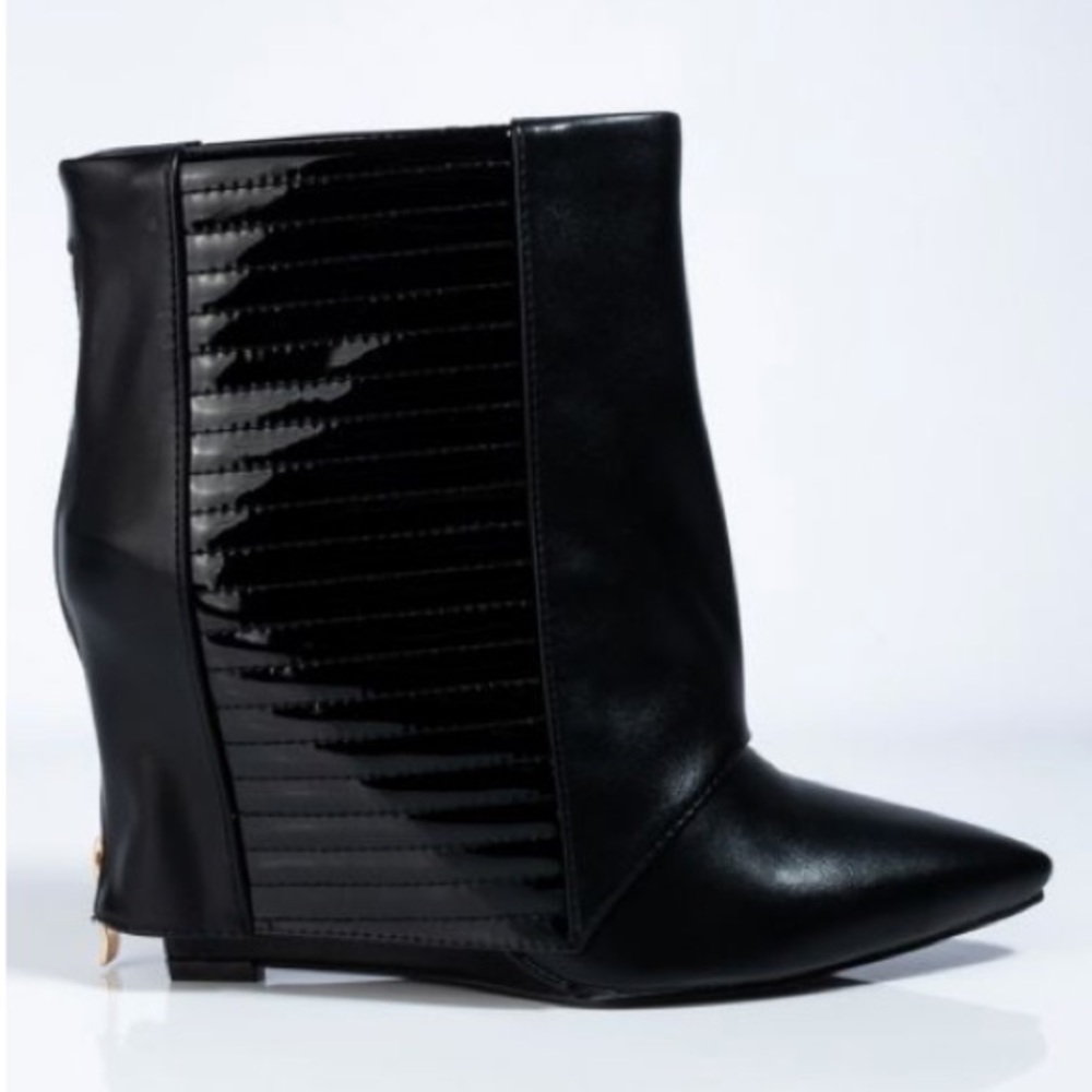 Pointed Toe Patent Leather Wedge Bootie Size 10